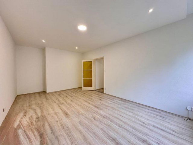 Eladó panellakás, Zalaegerszegen 32.5 M Ft, 2 szobás