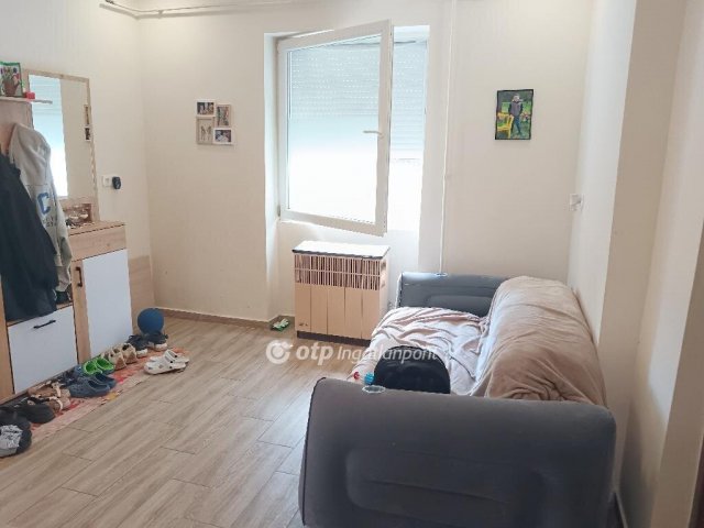 Eladó családi ház, Törökszentmiklóson 23.5 M Ft, 1+1 szobás