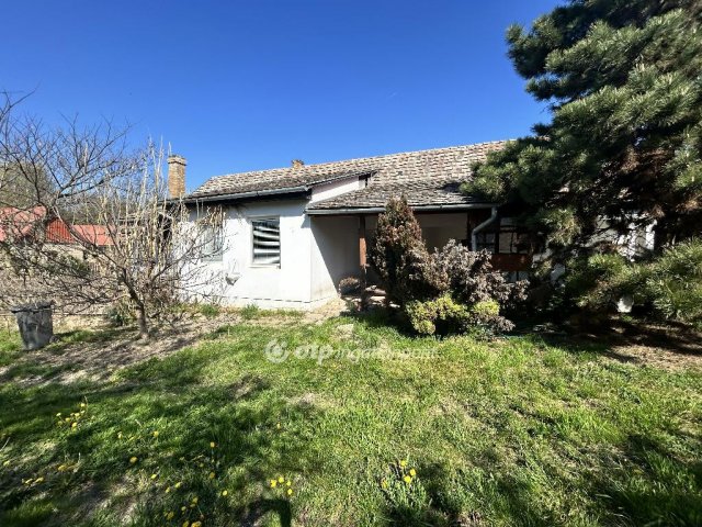 Eladó családi ház, Felsőnyéken 28 M Ft, 3 szobás