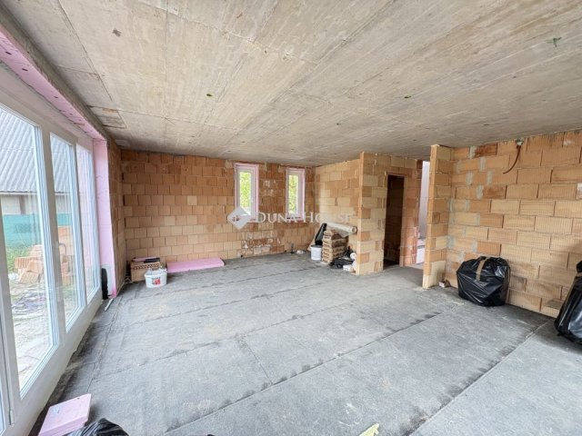 Eladó családi ház, Esztergomban 80 M Ft, 6 szobás