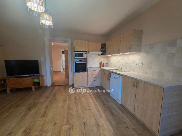 Eladó családi ház, Ürömön 109.9 M Ft, 4 szobás