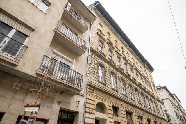 Eladó téglalakás, Budapesten, VII. kerületben 87.6 M Ft