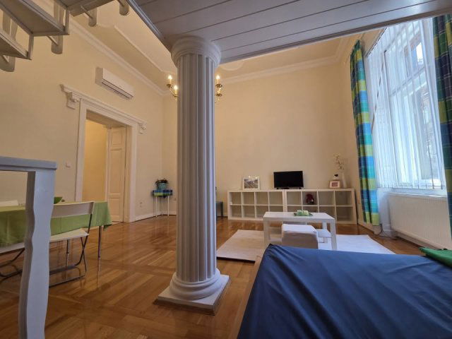 Eladó téglalakás, Budapesten, VI. kerületben 99 M Ft, 2 szobás