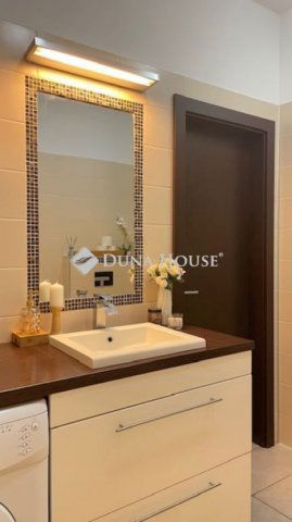 Eladó téglalakás, Budapesten, VI. kerületben 165 M Ft, 2 szobás