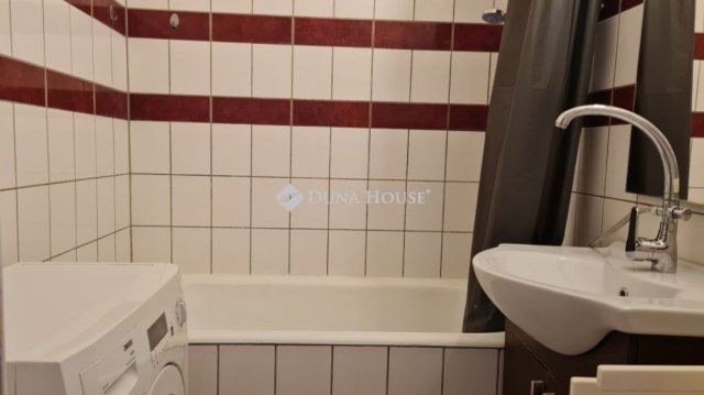 Kiadó panellakás, albérlet, Pécsett 170 E Ft / hó, 2 szobás