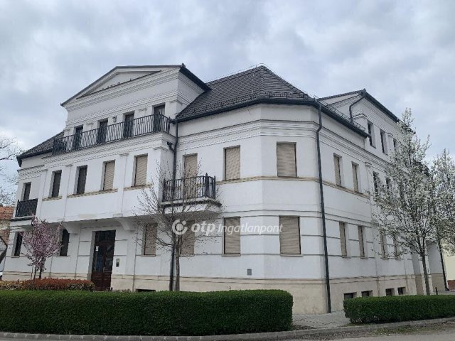 Eladó téglalakás, Kecskeméten 170.17 M Ft, 4+1 szobás