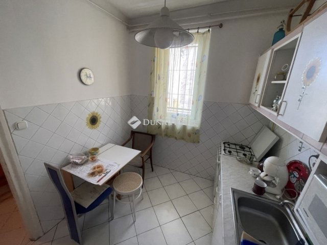 Eladó téglalakás, Budapesten, VIII. kerületben 82 M Ft, 2 szobás