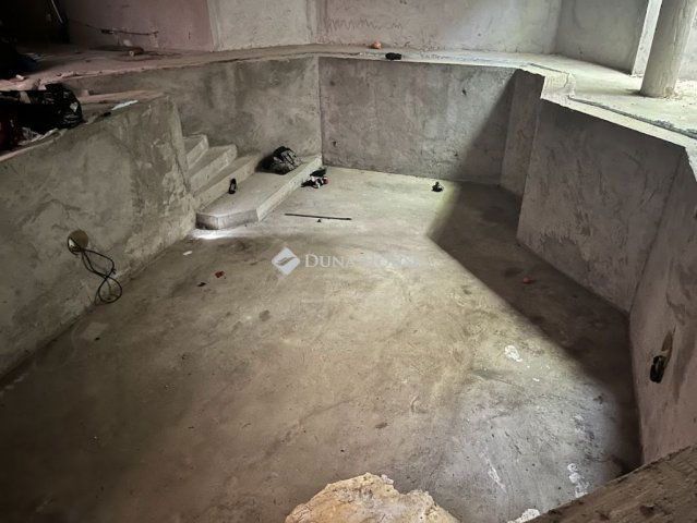 Eladó családi ház, Pécsett 119 M Ft, 6 szobás