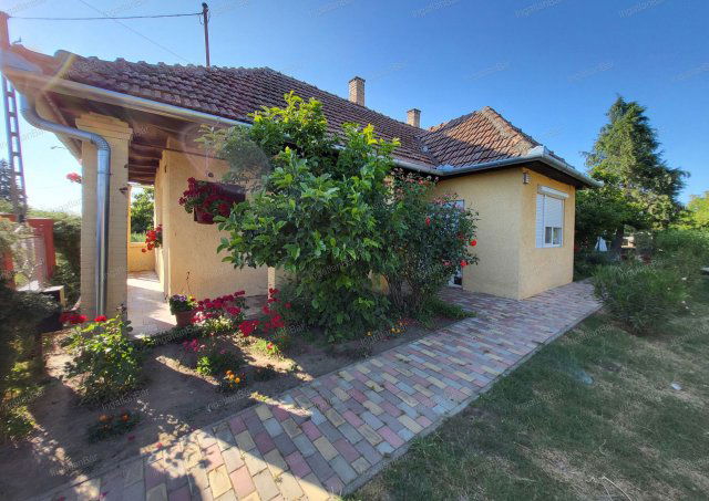 Eladó családi ház, Tyukodon 15.5 M Ft, 1 szobás