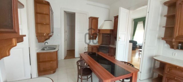 Kiadó téglalakás, albérlet, Pécsett 250 E Ft / hó, 3 szobás