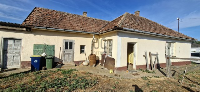 Eladó családi ház, Nyírmadán 8 M Ft, 2 szobás