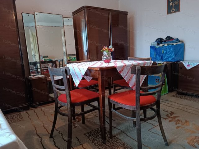 Eladó családi ház, Mezőkomáromban 9.9 M Ft, 2 szobás
