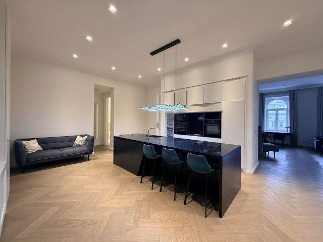 Kiadó téglalakás, albérlet, VI. kerületben, Andrássy úton