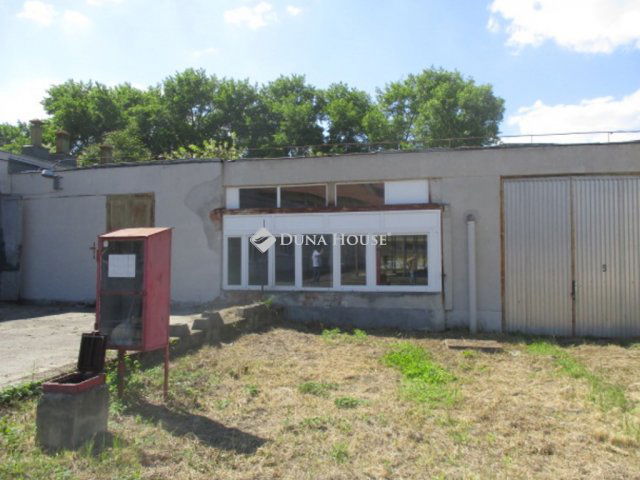 Eladó ipari ingatlan, Komáromban 79.5 M Ft / költözzbe.hu