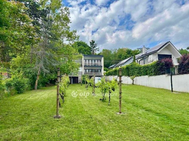 Eladó családi ház, Tihanyban 138.41 M Ft, 1 szobás