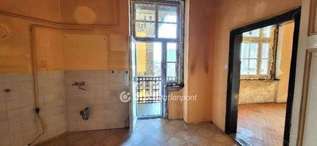 Eladó téglalakás, Budapesten, VIII. kerületben 43.8 M Ft