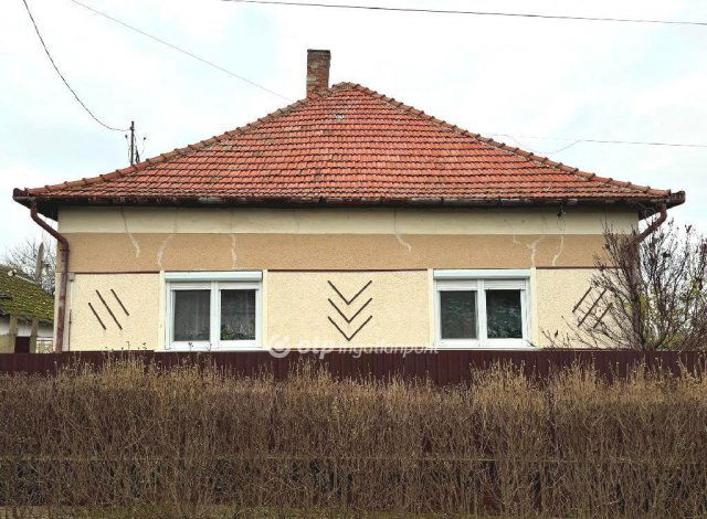 Eladó családi ház, Egyeken 14 M Ft, 2 szobás
