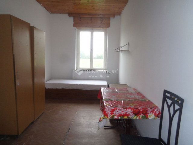 Eladó családi ház, Ercsiben 350 M Ft, 29 szobás
