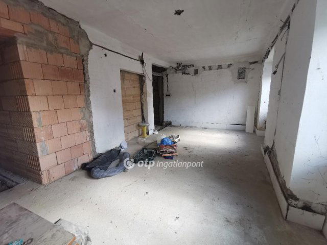 Eladó családi ház, Kölesden 12 M Ft, 4 szobás