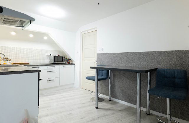 Eladó téglalakás, Szegeden 124.654 M Ft, 6+1 szobás