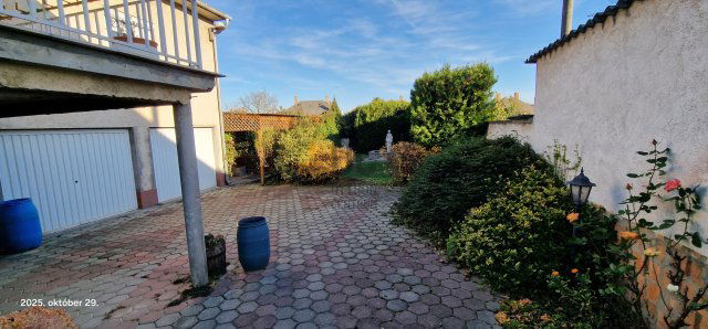 Eladó családi ház, Nyergesújfaluban 64.9 M Ft, 4 szobás