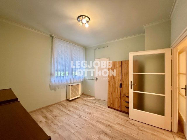 Eladó téglalakás, Cegléden 52 M Ft, 2 szobás