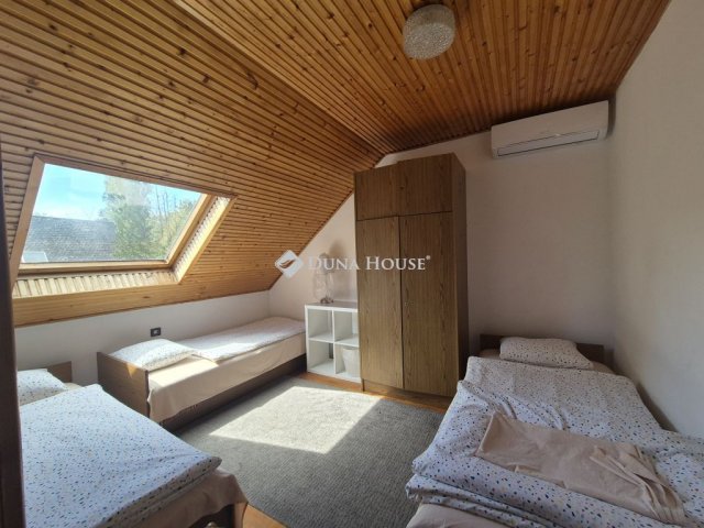 Eladó családi ház, Zamárdiban 139.7 M Ft, 8 szobás