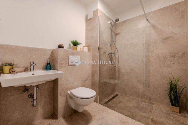 Eladó téglalakás, Budapesten, VI. kerületben 111.149 M Ft