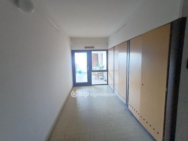 Eladó téglalakás, Egerben 129 M Ft, 2+1 szobás