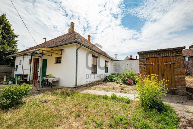 Eladó családi ház, Pakson 37 M Ft, 3 szobás