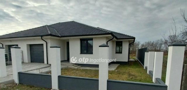 Eladó ikerház, Baktalórántházán 59 M Ft, 4 szobás