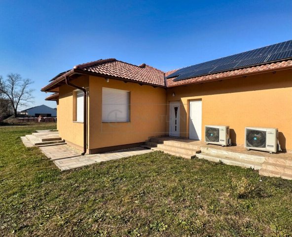 Eladó családi ház, Székesfehérvárott 110 M Ft, 5 szobás