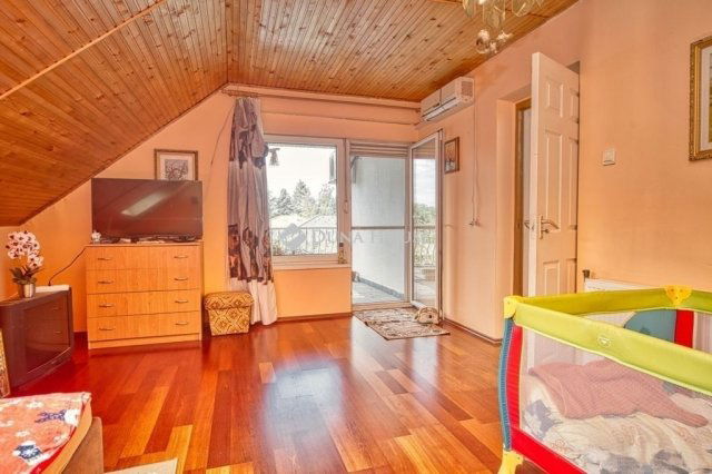 Eladó családi ház, Vecsésen 149 M Ft, 6 szobás