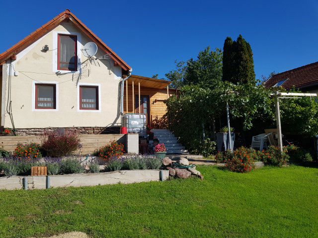 Kiadó családi ház, albérlet, Felsőörsön 250 E Ft / hó