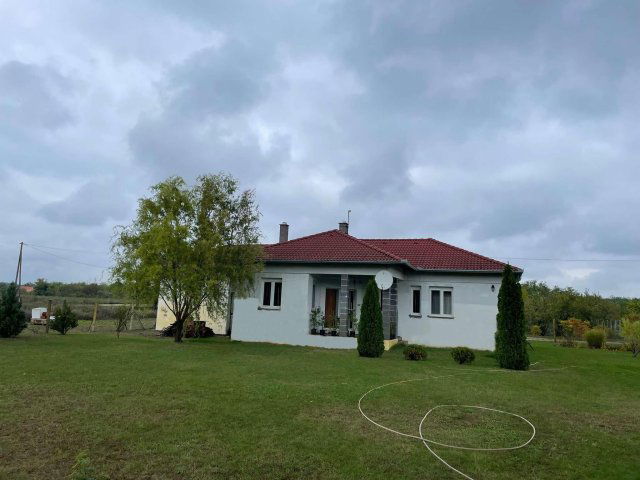 Eladó családi ház, Kecskeméten 69.9 M Ft, 3 szobás