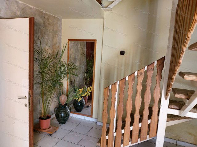 Eladó családi ház, Zalaegerszegen 130 M Ft, 8 szobás