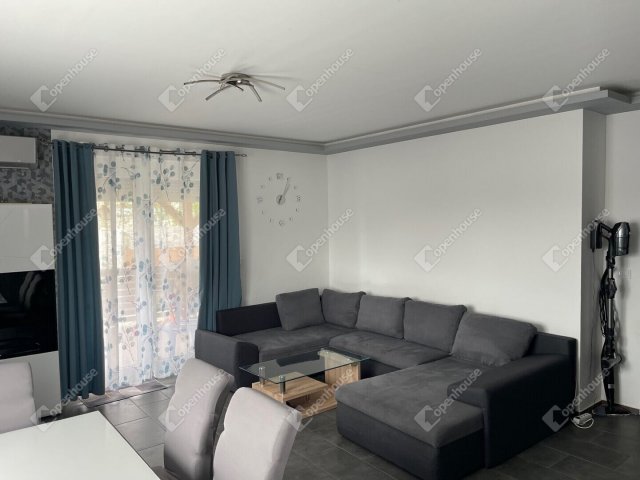 Eladó ikerház, Rábapatonán 68 M Ft, 3 szobás