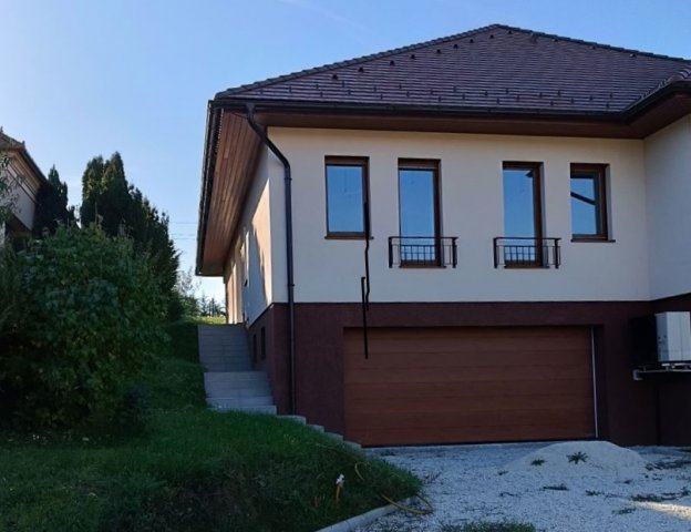 Eladó ikerház, Veszprémben 179 M Ft, 3+1 szobás