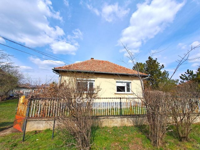 Eladó családi ház, Abonyban 36.9 M Ft, 3 szobás
