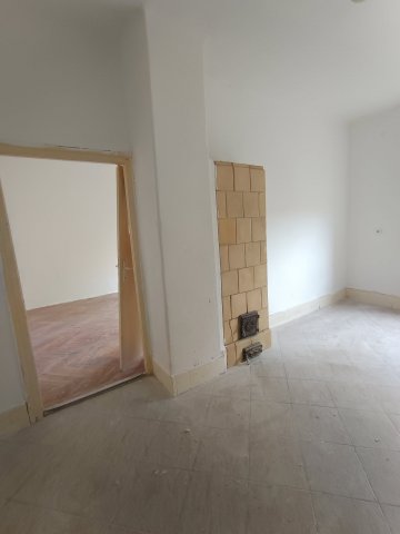 Kiadó téglalakás, albérlet, Komlón, Vörösmarty Mihály utcában