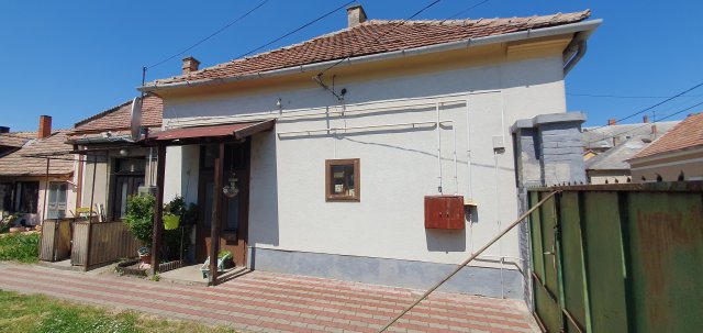 Eladó családi ház, Devecseren 17.9 M Ft, 1 szobás