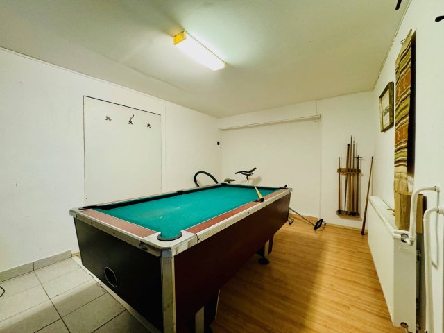 Eladó családi ház, Miskolcon 160 M Ft, 10 szobás