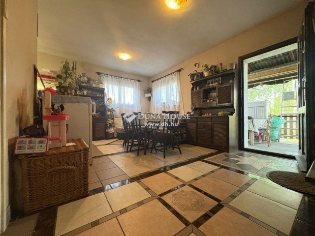 Eladó családi ház, Tápiószecsőn 63.9 M Ft, 3 szobás