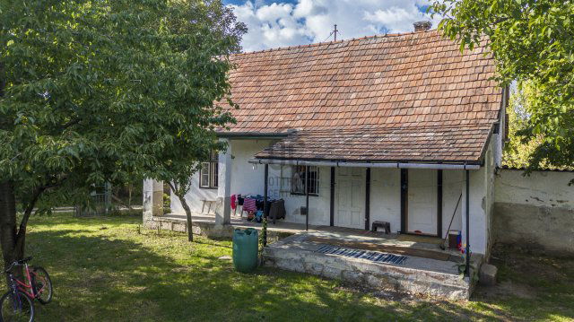 Eladó családi ház, Etyeken 36 M Ft, 2 szobás