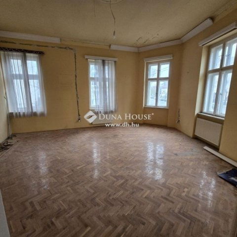 Eladó téglalakás, Szegeden 61 M Ft, 3 szobás