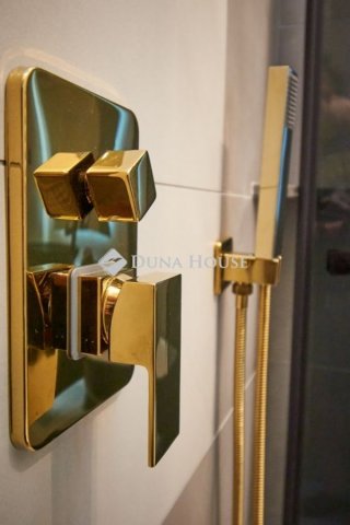 Eladó téglalakás, Budapesten, V. kerületben 339.9 M Ft, 4 szobás