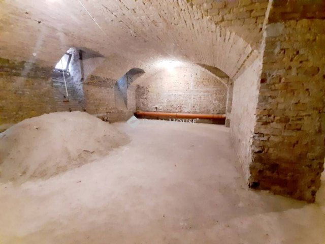 Eladó üzlethelyiség, Budapesten, VI. kerületben 120 M Ft