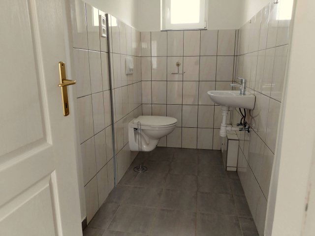 Eladó családi ház, Holládon 52 M Ft, 4 szobás