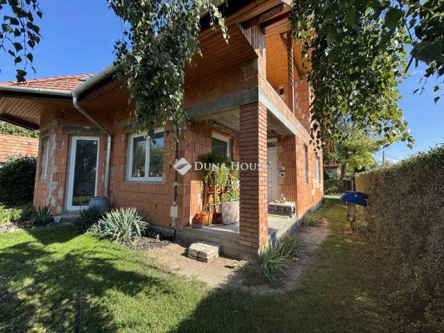 Eladó családi ház, Halászin 79 M Ft, 4 szobás