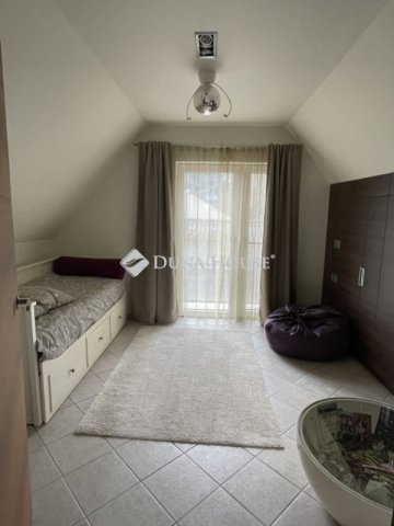Eladó családi ház, Velencén 179.9 M Ft, 4 szobás